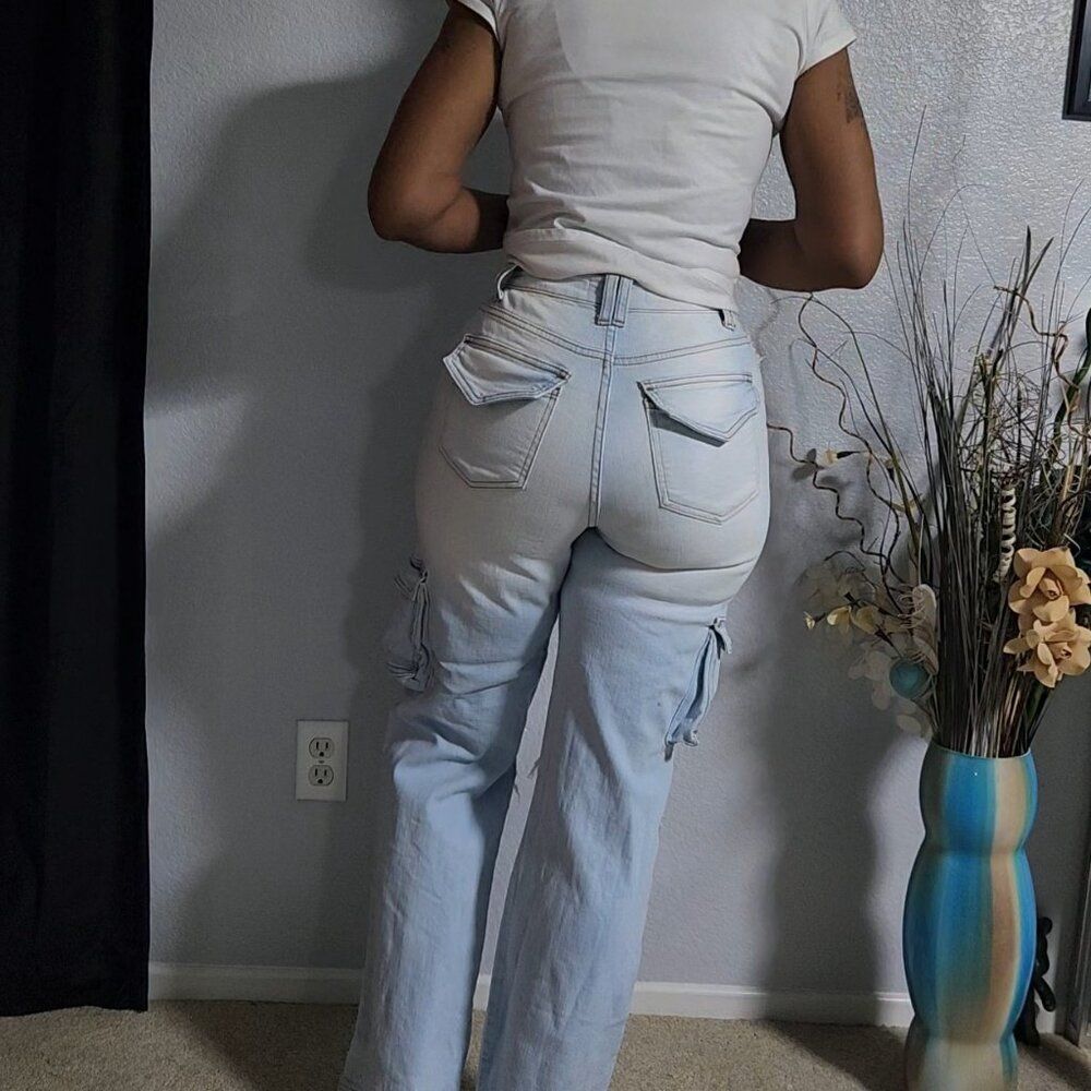 Akira High Rise Distressed Cargo Jeans Size 5 - Picture 3 of 8